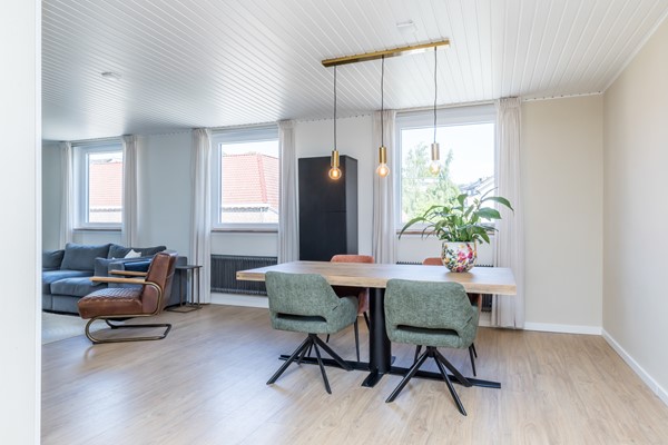 Foto - Verkocht onder voorbehoud: Ruime en veelzijdige vrijstaande woning met 173 m² woonoppervlakte,  extra leefverdieping, 3 slaapkamers (mogelijkheid tot 4), 2 badkamers, royaal bijgebouw en tuin op het zuidoosten in Hulsberg